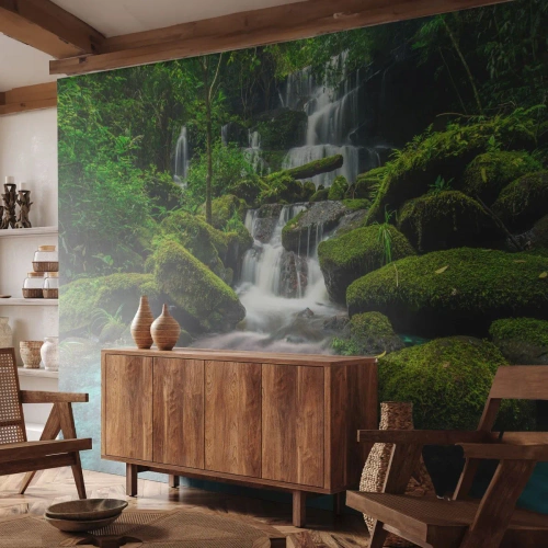 Fototapeta Standard Eco - Malebný vodopád v tropickom lese obklopený zeleňou - 100x70cm - Tyrkys, zafíry a tekuté striebro - Moderná nástenná dekorácia do obývacej izby a spálne ARTTOR