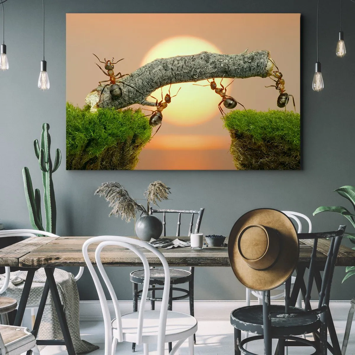 Obraz na plátne - Mravce stavajú most z konárov na pozadí zapadajúceho slnka. - 70x50cm - Radostná, spoločná práca - Moderná nástenná dekorácia do obývacej izby a spálne ARTTOR