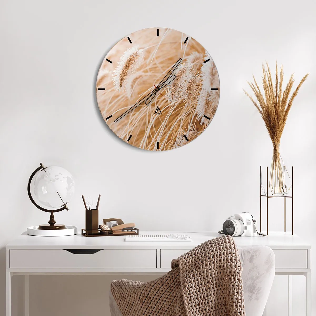 Nástenné hodiny - Detailný záber na zlatú trávu kymácajúcu sa vo vetre - 30x30cm - Zlaté šušťanie tráv - Moderná nástenná dekorácia do obývacej izby, kuchyne a spálne ARTTOR