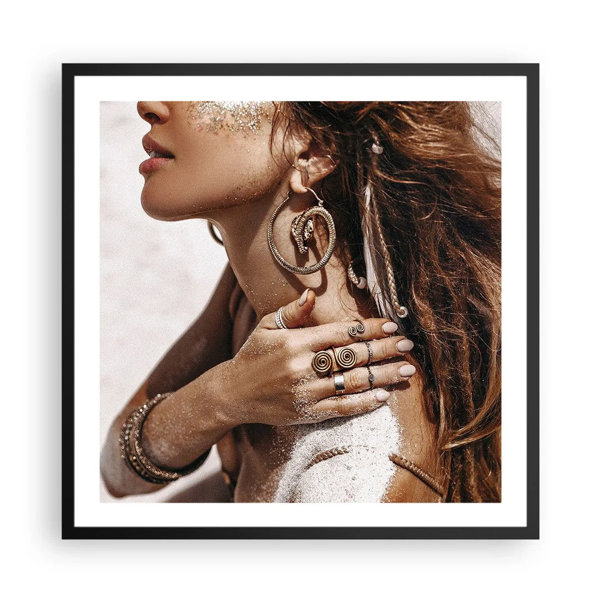 Plagát v čiernom ráme - Kráľovná divokej pláže - 60x60 cm