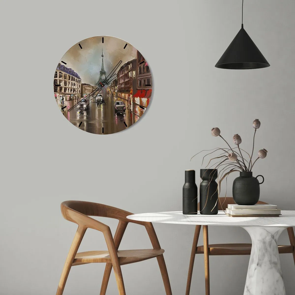 Nástenné hodiny - Eiffelova veža obklopená parížskou ulicou v daždi - 30x30cm - Počíta sa iba ona - Moderná nástenná dekorácia do obývacej izby, kuchyne a spálne ARTTOR
