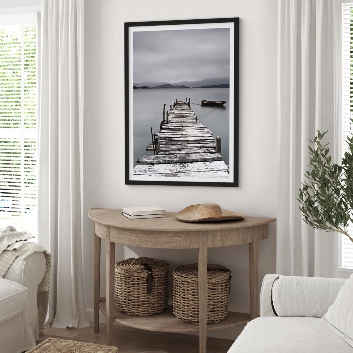 Plagát v čiernom ráme - Staré mólo s loďkou na pokojnej vode - 50x70cm - Zajtra môžeš vyraziť - Moderná nástenná dekorácia do obývacej izby a spálne ARTTOR