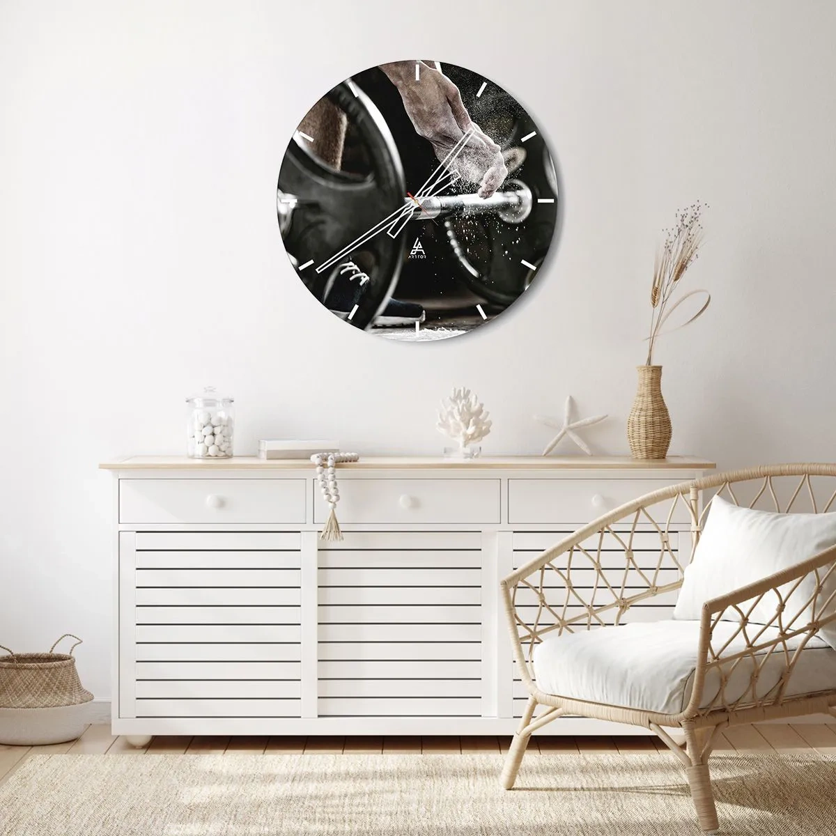 Nástenné hodiny - Činka a ruka počas tréningu - 30x30cm - Výzva prijatá! - Moderná nástenná dekorácia do obývacej izby, kuchyne a spálne ARTTOR