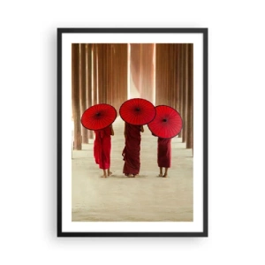 Plagát v čiernom ráme - Mnísi s červenými dáždnikmi na chodbách chrámu - 50x70cm - Na ceste do Čistej ríše - Moderná nástenná dekorácia do obývacej izby a spálne ARTTOR