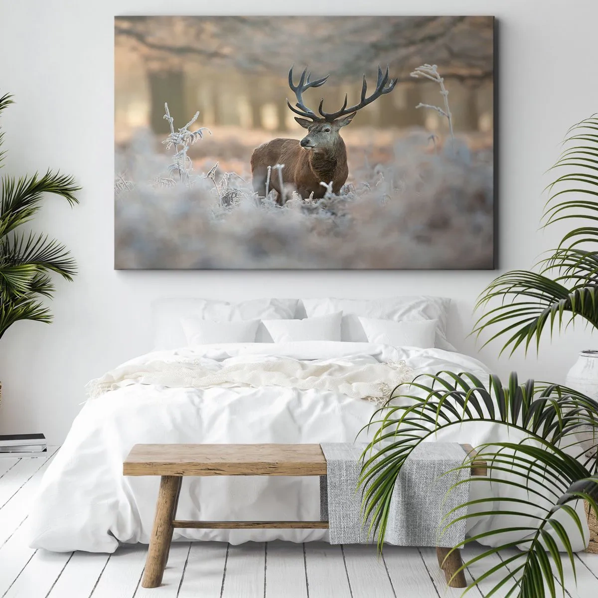 Obraz na plátne - Jeleň na mrazivej čistinke v zimnom lese s jemnými farbami - 70x50cm - Svieže ráno - Moderná nástenná dekorácia do obývacej izby a spálne ARTTOR