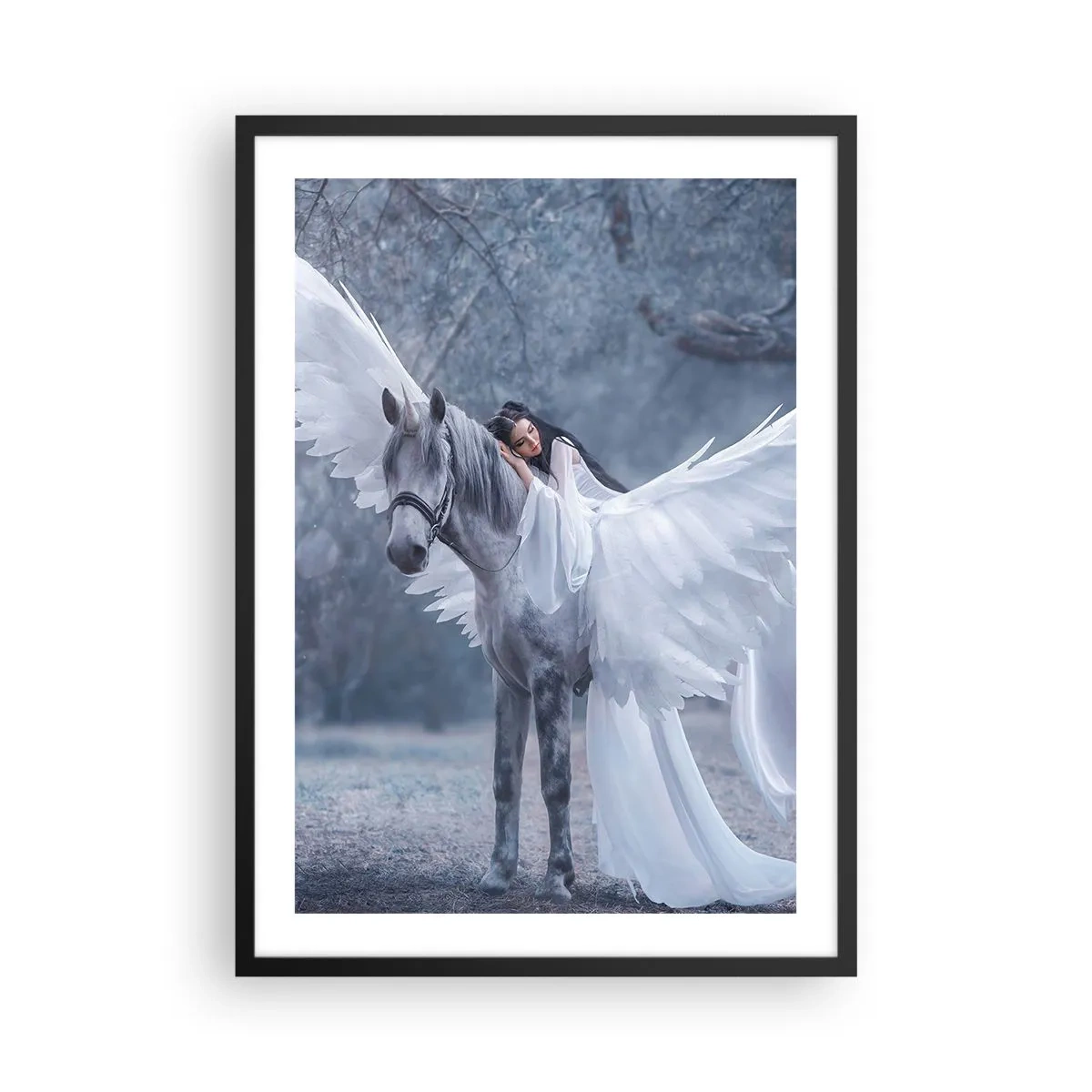 Plagát v čiernom ráme - Pegas s bielymi krídlami a éterickou postavou - 50x70cm - Nadšený okamih - Moderná nástenná dekorácia do obývacej izby a spálne ARTTOR