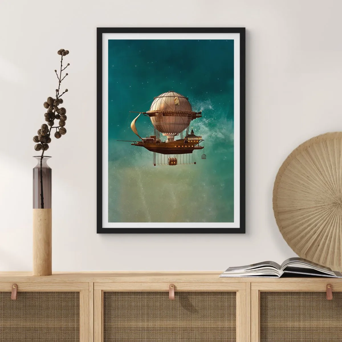 Plagát v čiernom ráme - Fantastická vzducholoď vznášajúca sa medzi hviezdami - 50x70cm - Julius Verne pozdravuje - Moderná nástenná dekorácia do obývacej izby a spálne ARTTOR