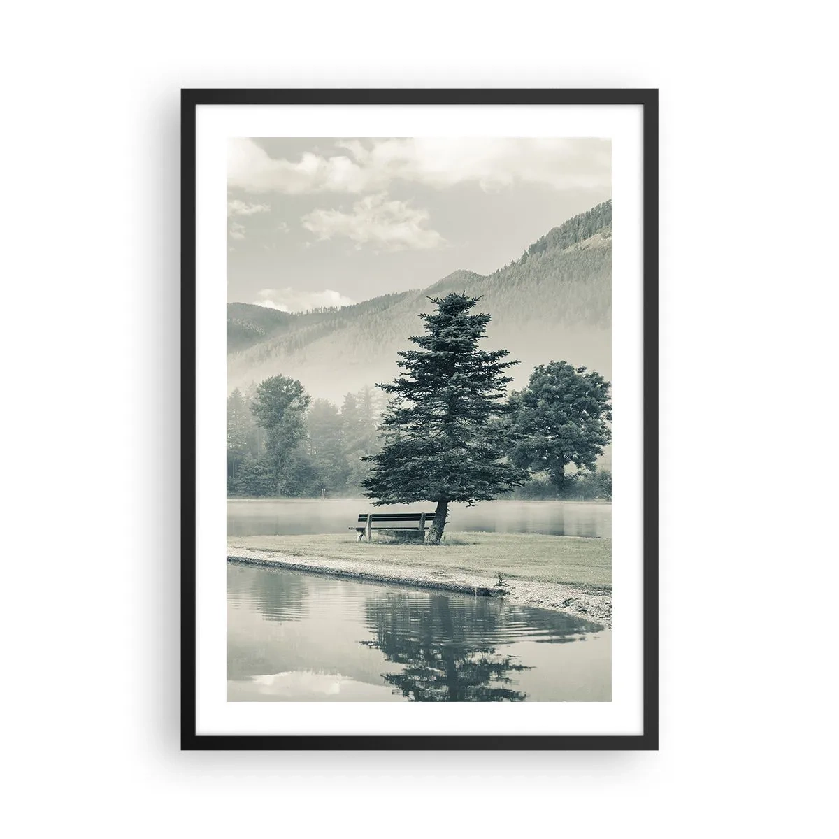 Plagát v čiernom ráme - Lavička pod stromom pri jazere s horským pozadím - 50x70cm - Jazero ešte spí - Moderná nástenná dekorácia do obývacej izby a spálne ARTTOR
