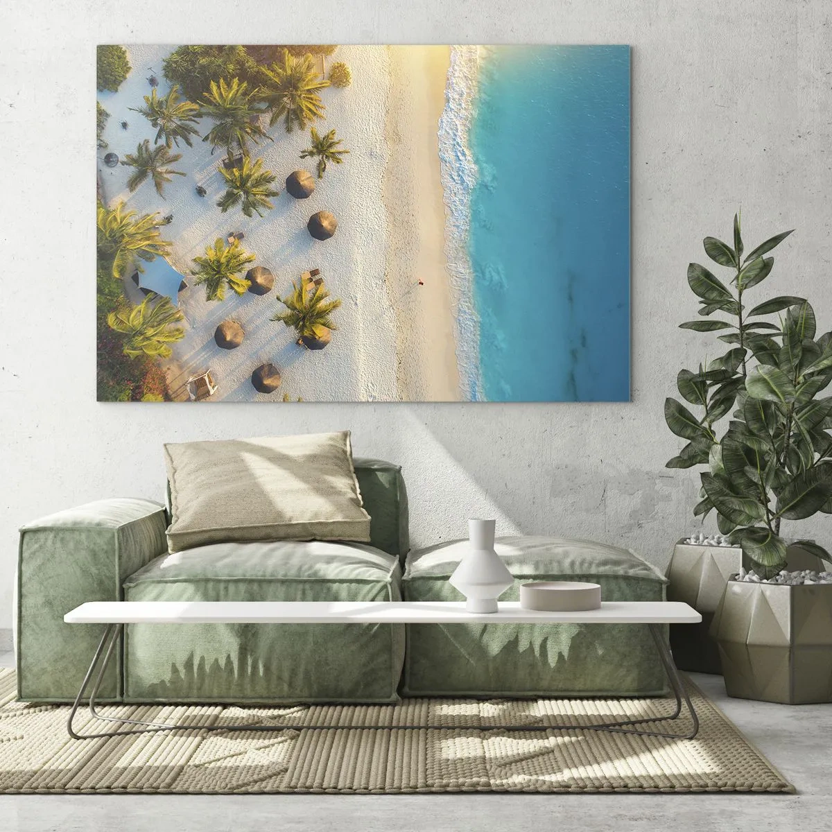 Obraz na skle - Letecký pohľad na tropickú pláž s palmami a slnečníkmi - 70x50cm - Vitaj v raji - Moderná nástenná dekorácia do obývacej izby a spálne ARTTOR