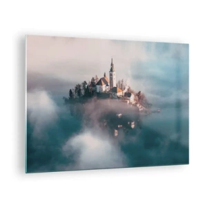 Obraz na skle - Ostrov s kostolom obklopený hmlou na pokojnom jazere - 70x50cm - Ostrov snov - Moderná nástenná dekorácia do obývacej izby a spálne ARTTOR