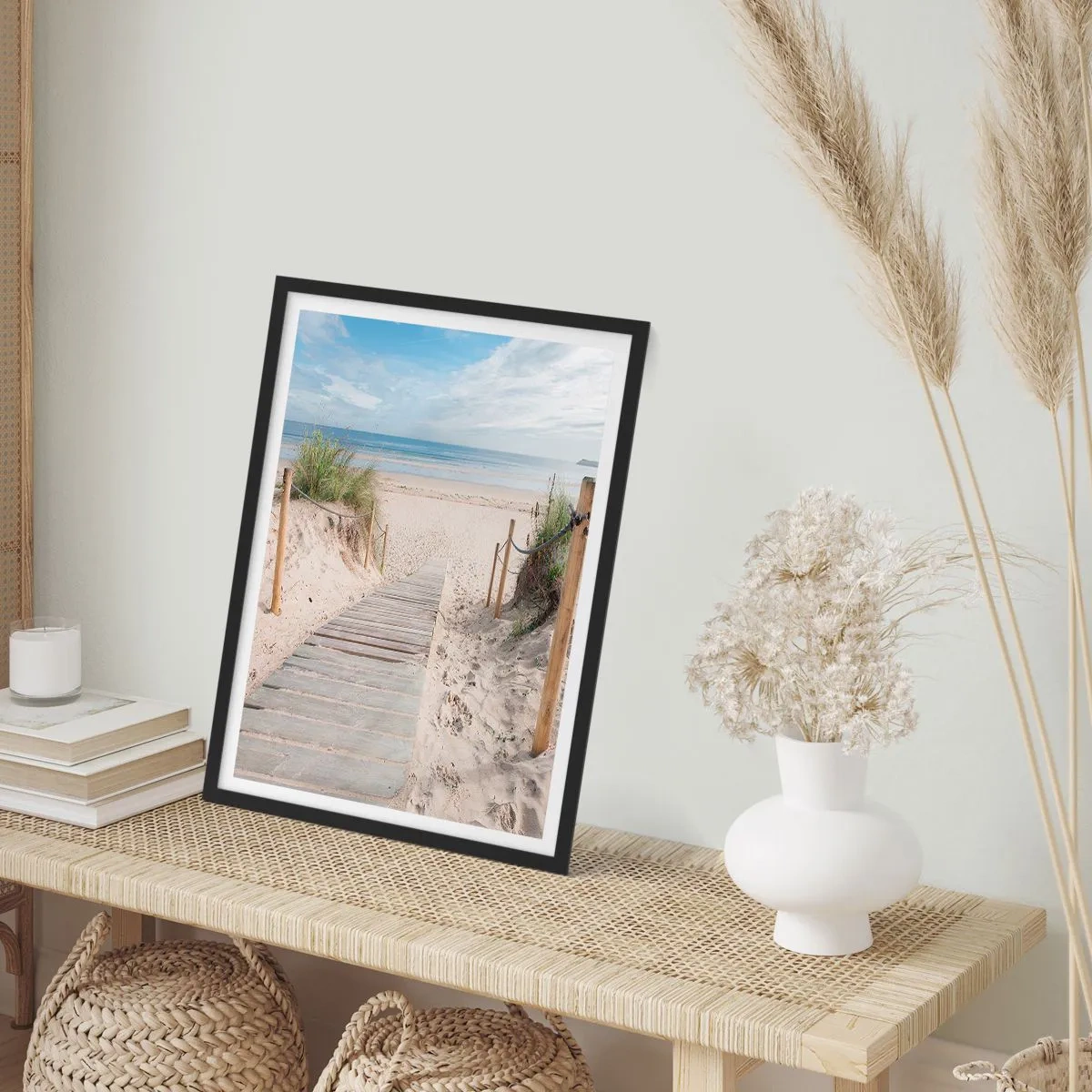 Plagát v čiernom ráme - Cesta k pláži s výhľadom na more - 50x70cm - Až oko dovidí - Moderná nástenná dekorácia do obývacej izby a spálne ARTTOR