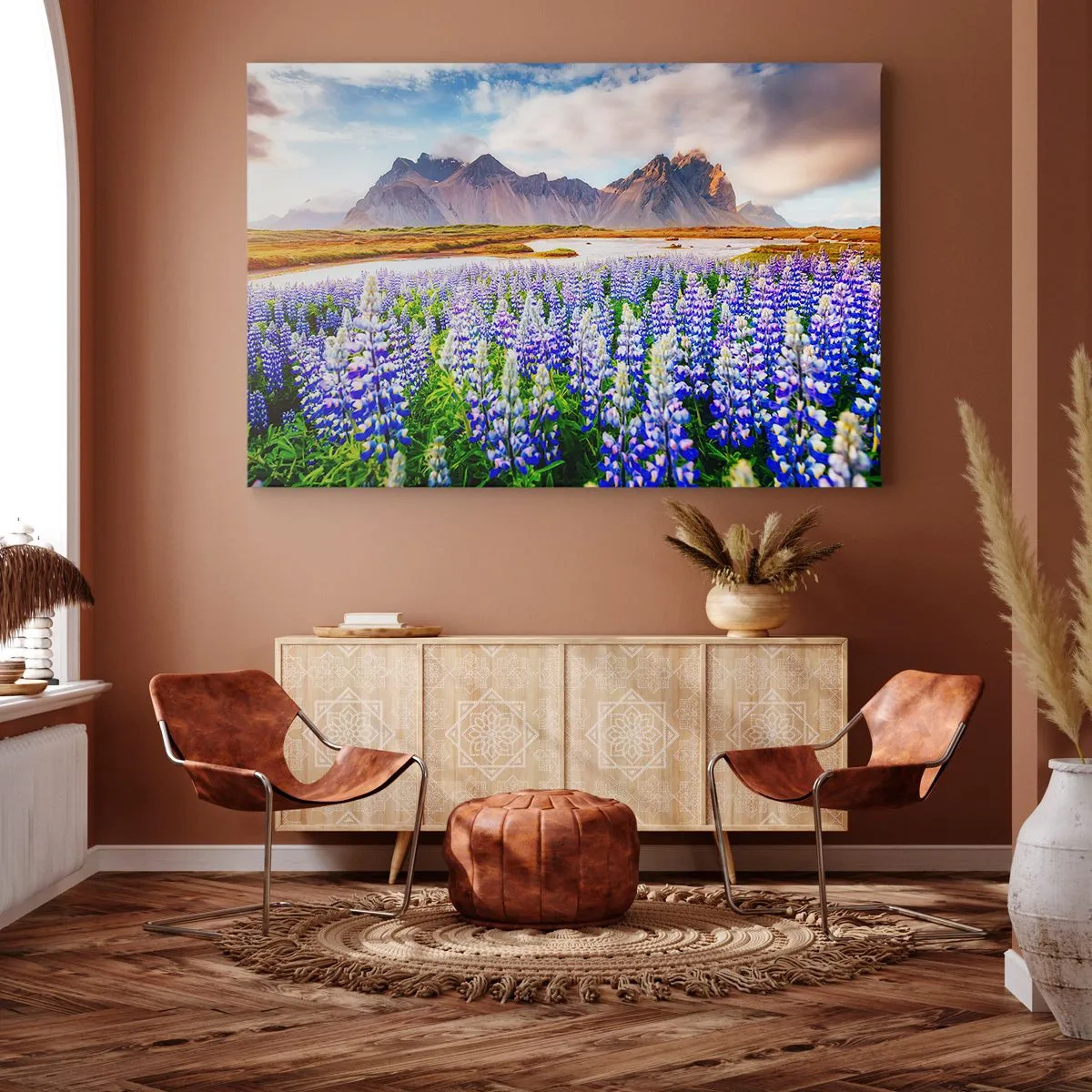 Obraz na plátne - Kvety v horskej krajine s malebnou oblohou - 70x50cm - Sila a prísnosť vedľa miernosti - Moderná nástenná dekorácia do obývacej izby a spálne ARTTOR