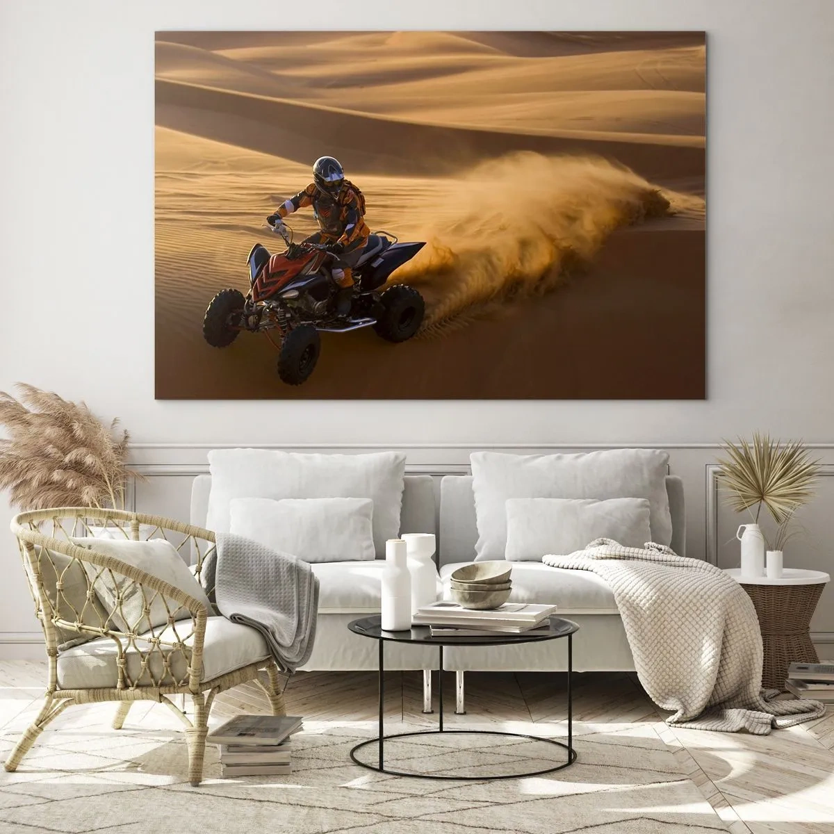 Obraz na skle - Štvorkolka v akcii v púšti pri západe slnka - 70x50cm - Na vlnách piesku - Moderná nástenná dekorácia do obývacej izby a spálne ARTTOR