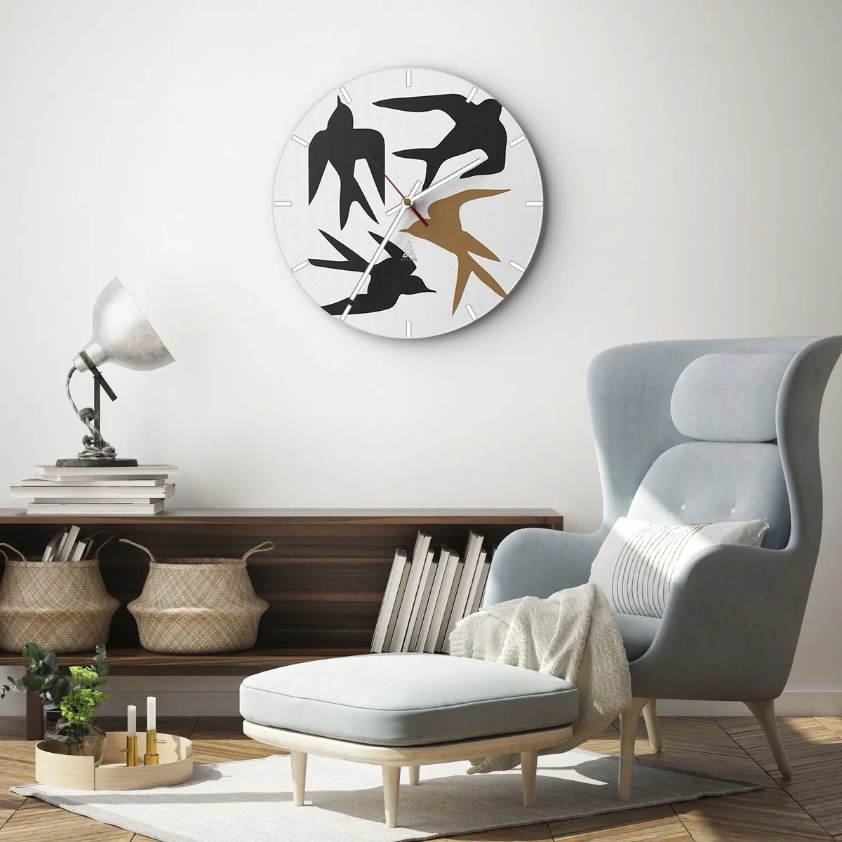 Nástenné hodiny - Čierne a zlaté siluety lastovičiek na bielom pozadí - 30x30cm - Lastovičky - Moderná nástenná dekorácia do obývacej izby, kuchyne a spálne ARTTOR