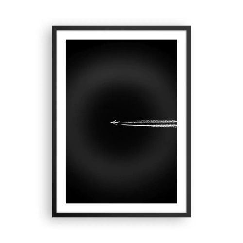 Plagát v čiernom ráme - Lietadlo letiace na čiernom pozadí a zanechávajúce za sebou kondenzačné stopy. - 50x70cm - Do inej dimenzie - Moderná nástenná dekorácia do obývacej izby a spálne ARTTOR