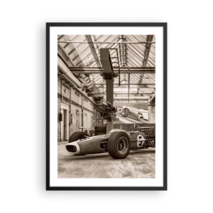 Plagát v čiernom ráme - Ikonické pretekárske auto v industriálnom interiéri - 50x70cm - Odpočinok víťaza - Moderná nástenná dekorácia do obývacej izby a spálne ARTTOR
