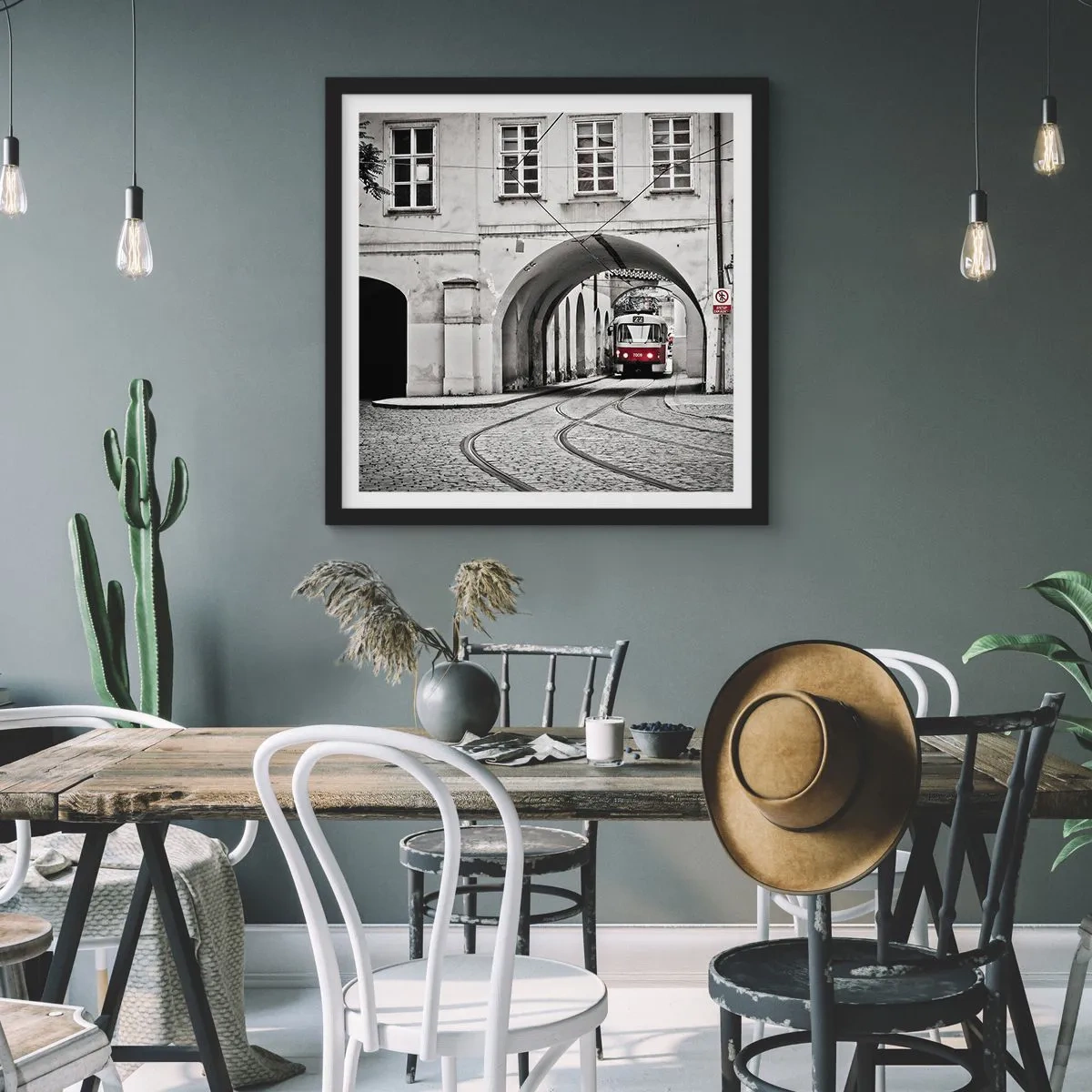 Plagát v čiernom ráme - Mestským labyrintom - 50x50 cm