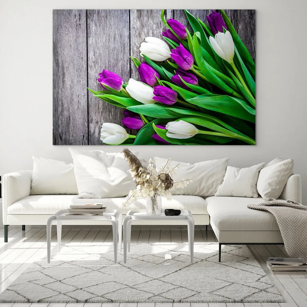 Obraz na skle - Kytica fialových a bielych tulipánov na drevenom pozadí - 70x50cm - V deň jarného sviatku - Moderná nástenná dekorácia do obývacej izby a spálne ARTTOR