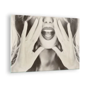 Obraz na skle - Žena s rúžom na perách a rukami na tvári - 70x50cm - Už idem! - Moderná nástenná dekorácia do obývacej izby a spálne ARTTOR