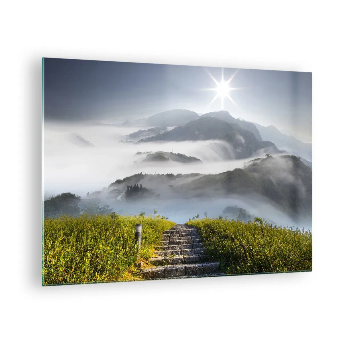 Obraz na skle - Horská krajina s hmlou a schodmi vedúcimi na vrchol - 70x50cm - Stále hore k oblakom - Moderná nástenná dekorácia do obývacej izby a spálne ARTTOR