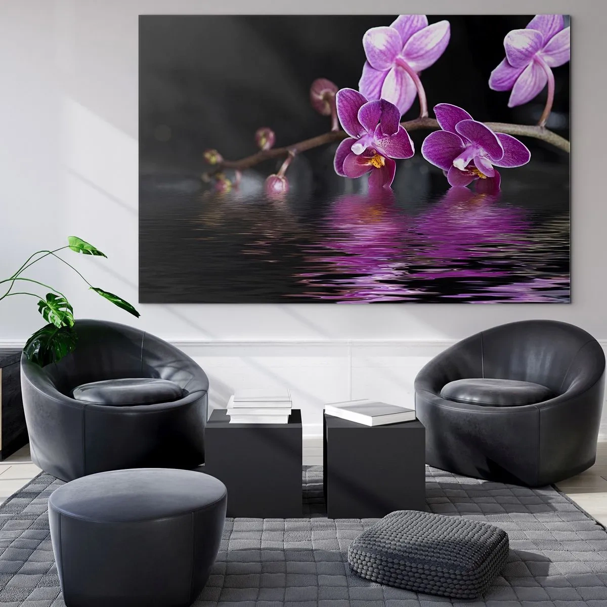 Obraz na skle - Fialové orchidey sa odrážajú vo vode - 70x50cm - Ľaliový odraz krásy - Moderná nástenná dekorácia do obývacej izby a spálne ARTTOR
