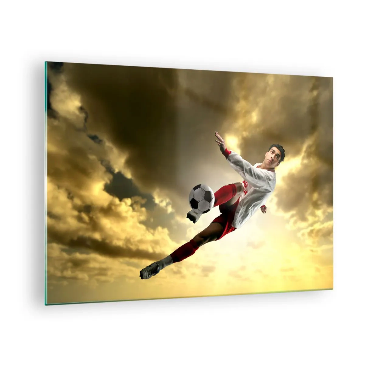 Obraz na skle - Futbalista v akcii proti zlatej oblohe - 70x50cm - Futbalové nebo - Moderná nástenná dekorácia do obývacej izby a spálne ARTTOR