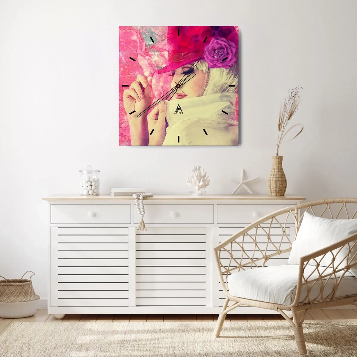 Nástenné hodiny - Retro portrét v ružovej hmle - 40x40 cm
