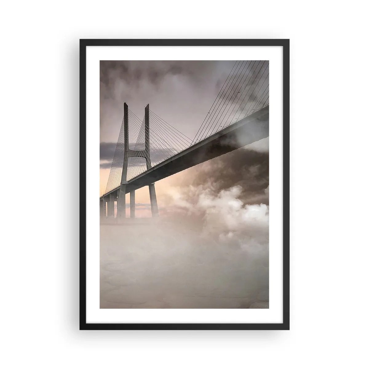 Plagát v čiernom ráme - Most v hmle pri východe slnka - 50x70cm - Pri rieke, ktorá nie je - Moderná nástenná dekorácia do obývacej izby a spálne ARTTOR