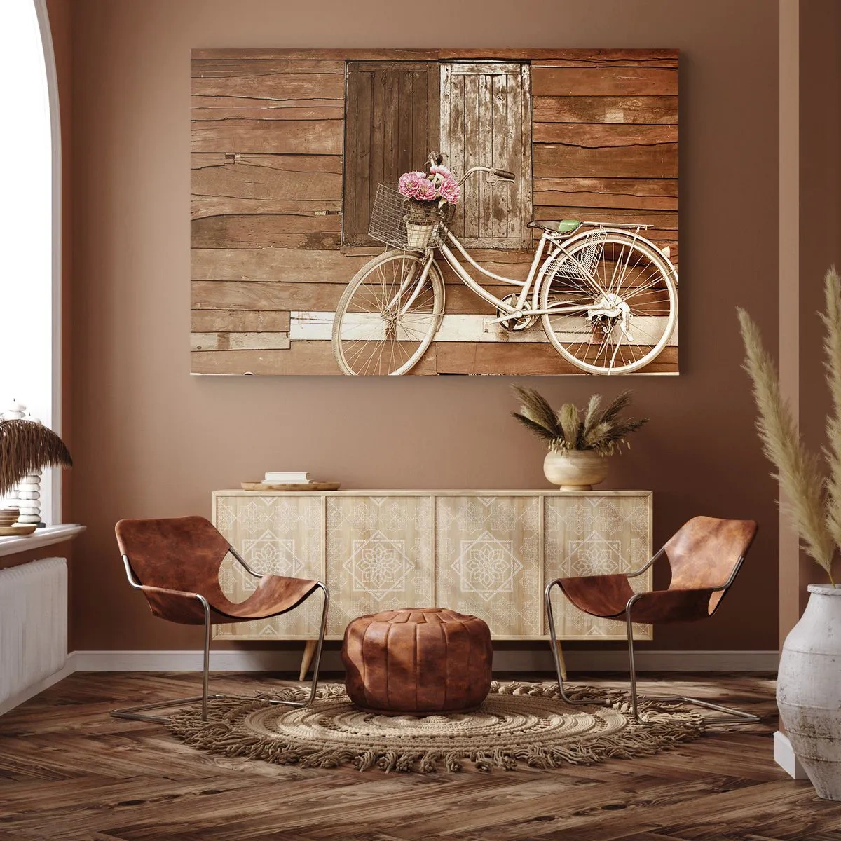 Obraz na plátne - Bicykel s košíkom plným ruží pri drevenej stene - 70x50cm - Hneď sa vrátim - Moderná nástenná dekorácia do obývacej izby a spálne ARTTOR