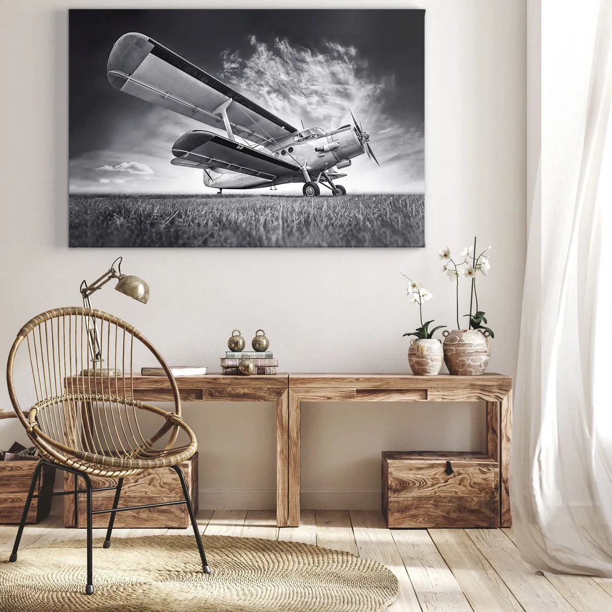 Obraz na plátne - Lietadlo na pozadí dramatickej oblohy v čiernobielej farbe - 70x50cm - Okrídlený pútnik - Moderná nástenná dekorácia do obývacej izby a spálne ARTTOR