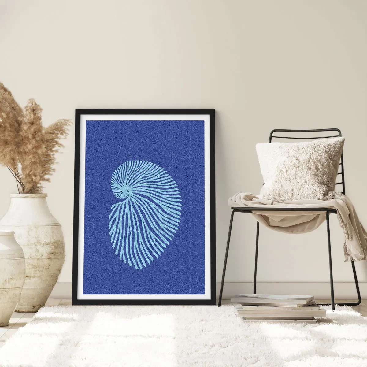 Plagát v čiernom ráme - Štylizovaná grafika mušle v špirálovom usporiadaní - 50x70cm - Zrodenie mušle - Moderná nástenná dekorácia do obývacej izby a spálne ARTTOR