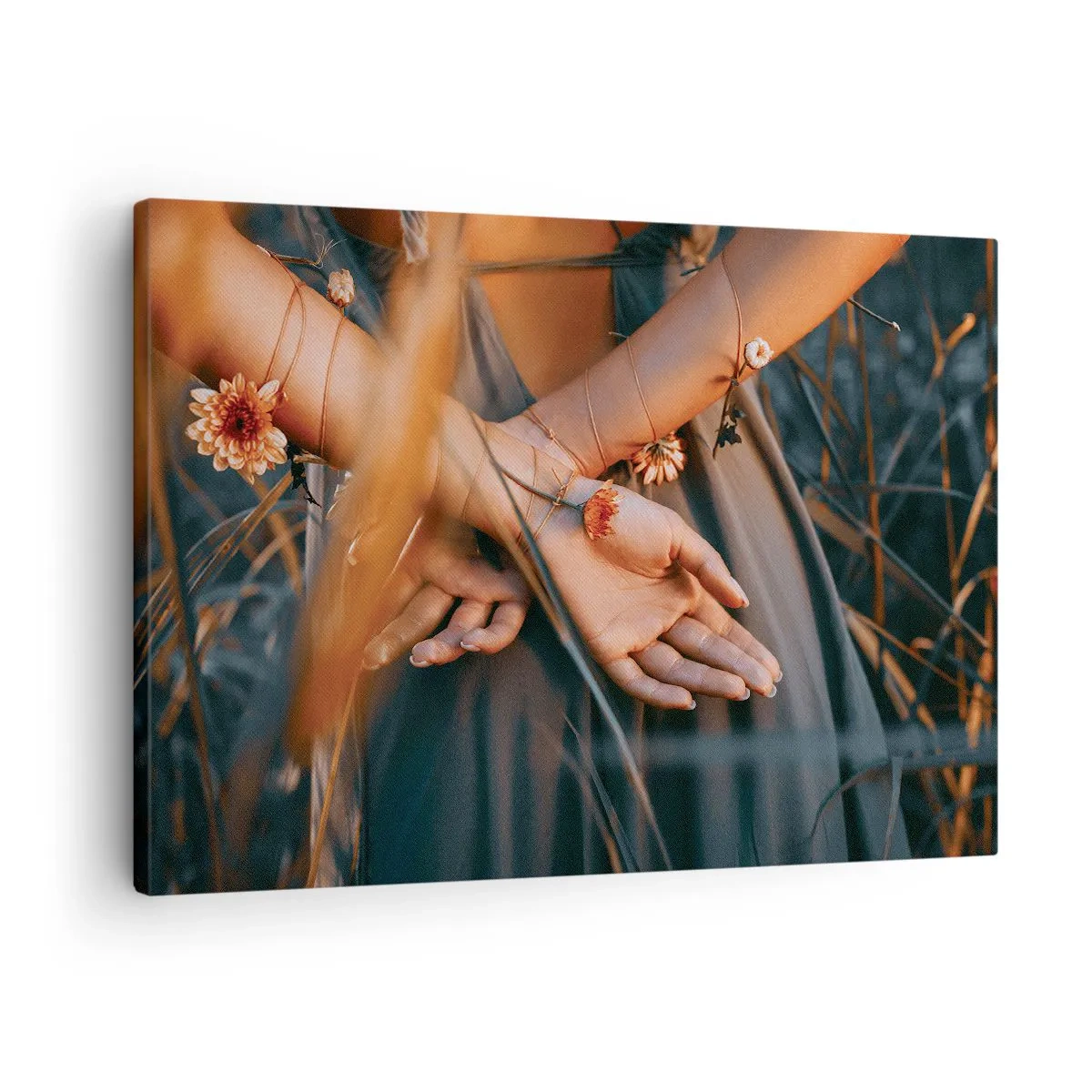 Obraz na plátne - Zmyselné ruky s kvetmi v prírodnom prostredí - 70x50cm - Prepojená s prírodou - Moderná nástenná dekorácia do obývacej izby a spálne ARTTOR