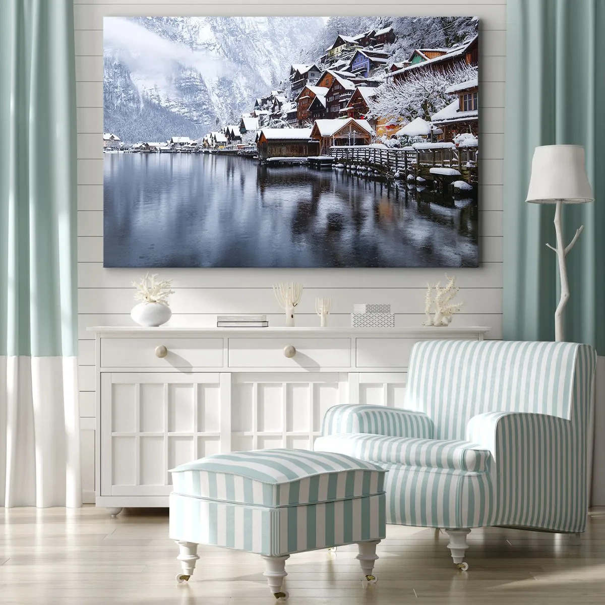 Obraz na plátne - Zimný pohľad na horskú dedinu pri jazere - 70x50cm - V zimnej dekorácii - Moderná nástenná dekorácia do obývacej izby a spálne ARTTOR