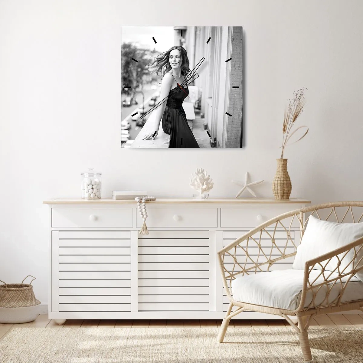 Nástenné hodiny - Určite Parížanka - 30x30 cm