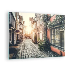 Obraz na skle - Očarujúca ulica s činžiakovými domami osvetlenými západom slnka - 70x50cm - Ružová ulička v ružovej žiare - Moderná nástenná dekorácia do obývacej izby a spálne ARTTOR