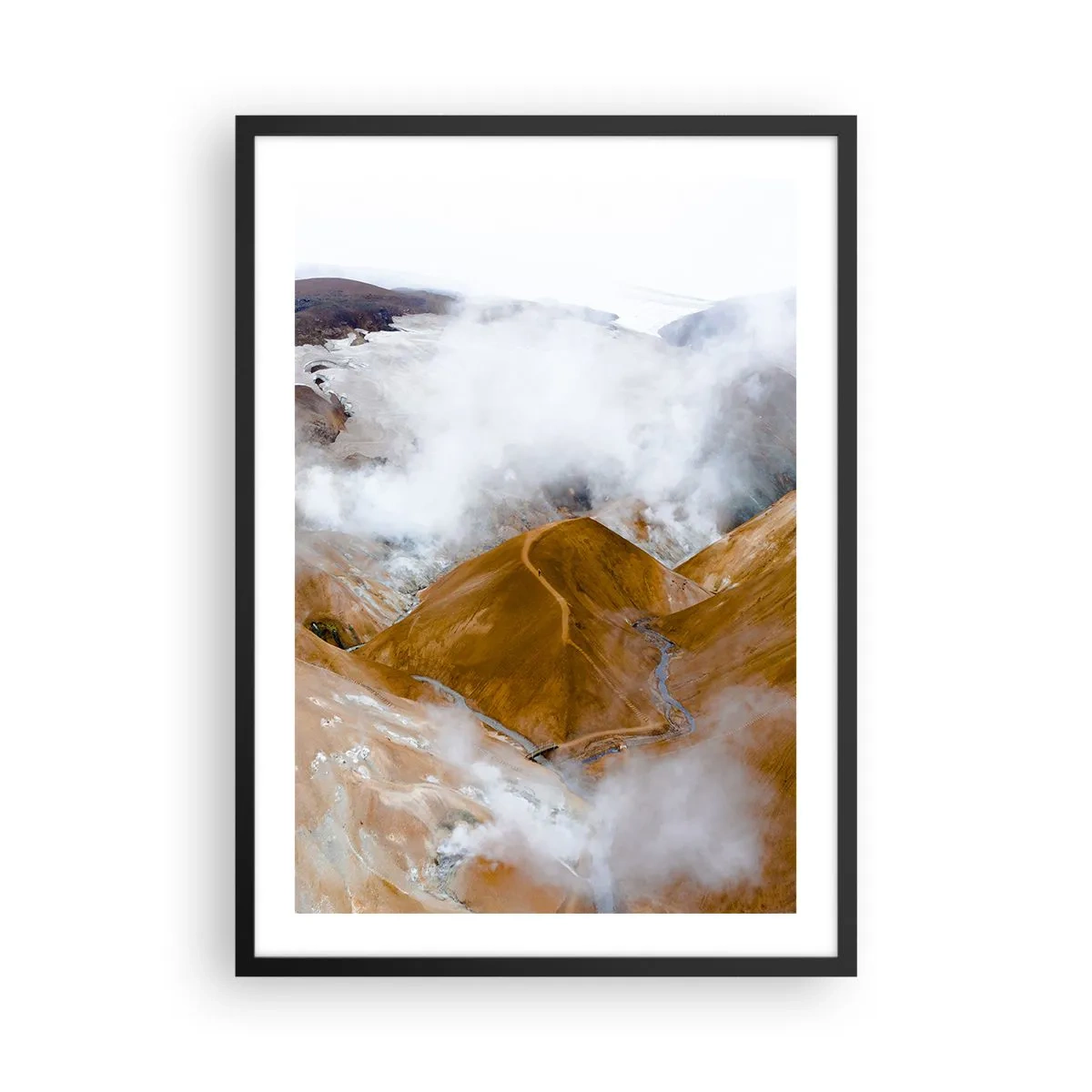 Plagát v čiernom ráme - Hmla vznášajúca sa nad zlatými kopcami v prírodnej krajine - 50x70cm - Drsná krása Islandu - Moderná nástenná dekorácia do obývacej izby a spálne ARTTOR