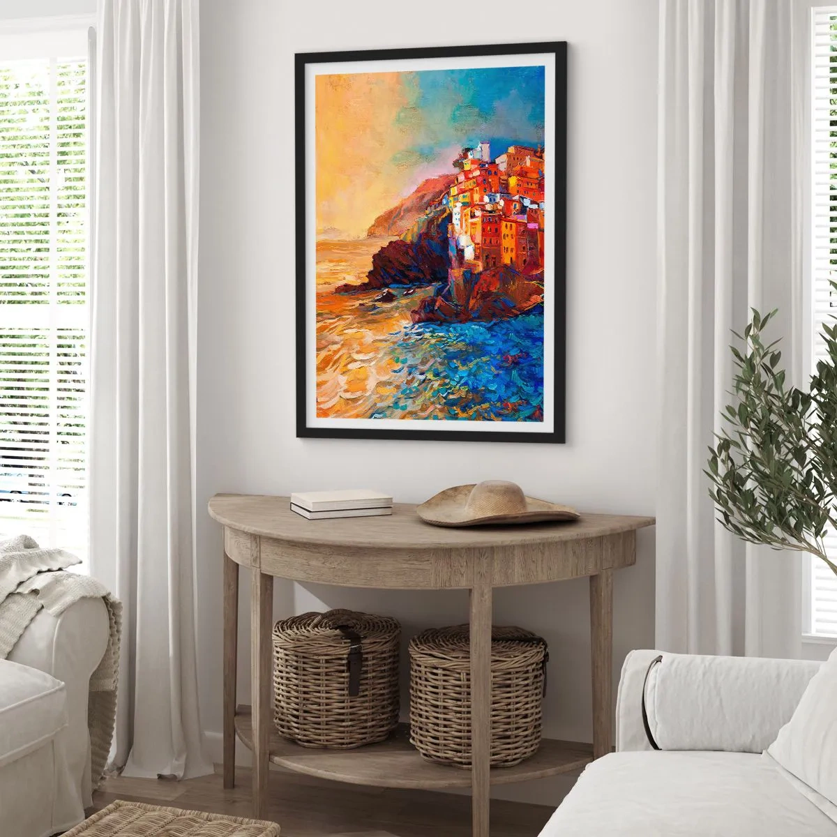 Plagát v čiernom ráme - Farebné budovy s výhľadom na útes a more pri západe slnka - 50x70cm - Taliansky nádych - Moderná nástenná dekorácia do obývacej izby a spálne ARTTOR