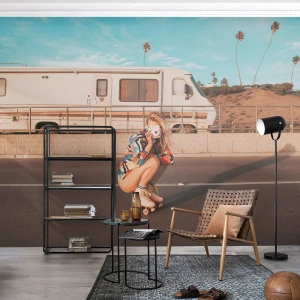 Fototapeta Premium Canvas - Usmejte sa! - Krajina, Camper, Žena - 300x210 cm