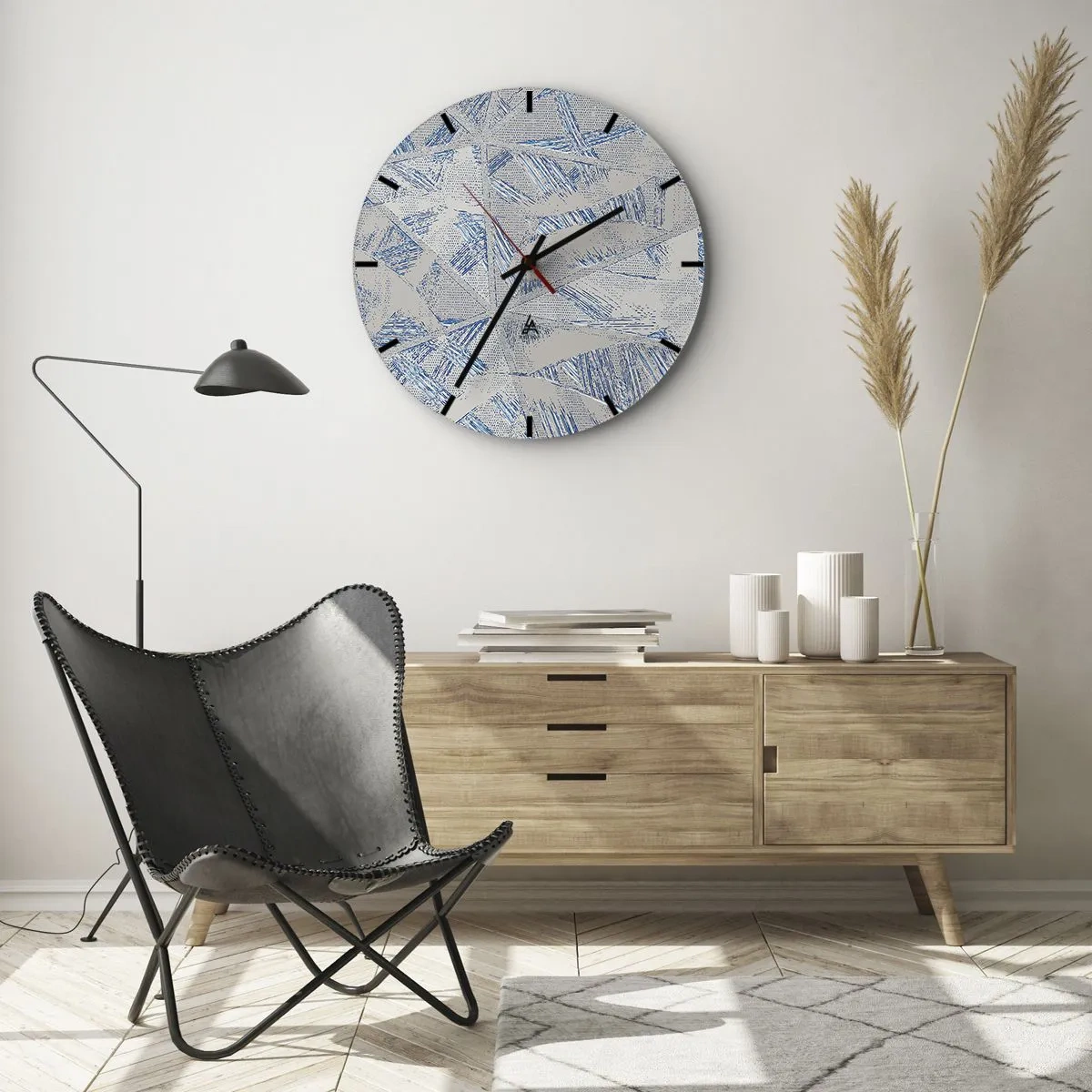 Nástenné hodiny - Geometrický vzor s modrými čiarami na sivom pozadí - 30x30cm - V šedo-modrom labyrinte - Moderná nástenná dekorácia do obývacej izby, kuchyne a spálne ARTTOR