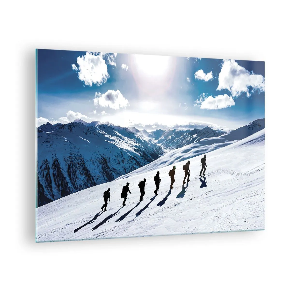 Obraz na skle - Skupinové lezenie na zasneženom svahu v horách - 70x50cm - Tím dobývateľov - Moderná nástenná dekorácia do obývacej izby a spálne ARTTOR