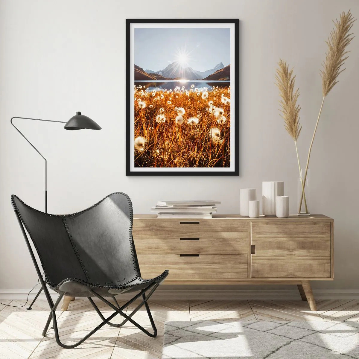 Plagát v čiernom ráme - Lúka s bielymi kvetmi na pozadí jazera a hôr pri západe slnka - 50x70cm - Tvrdosť skál, mäkkosť tráv - Moderná nástenná dekorácia do obývacej izby a spálne ARTTOR