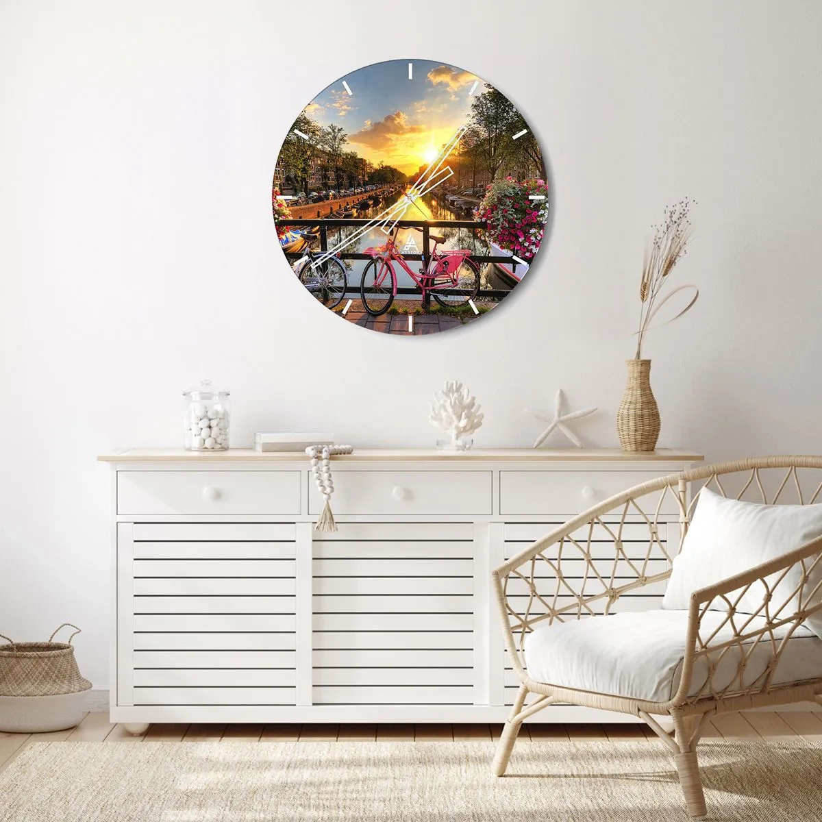 Nástenné hodiny - Západ slnka nad kanálom s ružovým bicyklom a kvetmi - 30x30cm - Jarné ráno v Amsterdame - Moderná nástenná dekorácia do obývacej izby, kuchyne a spálne ARTTOR