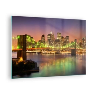 Obraz na skle - Osvetlený most cez rieku s panoramatickým výhľadom na mesto za súmraku - 70x50cm - Tu svetlo nikdy nezhasne - Moderná nástenná dekorácia do obývacej izby a spálne ARTTOR