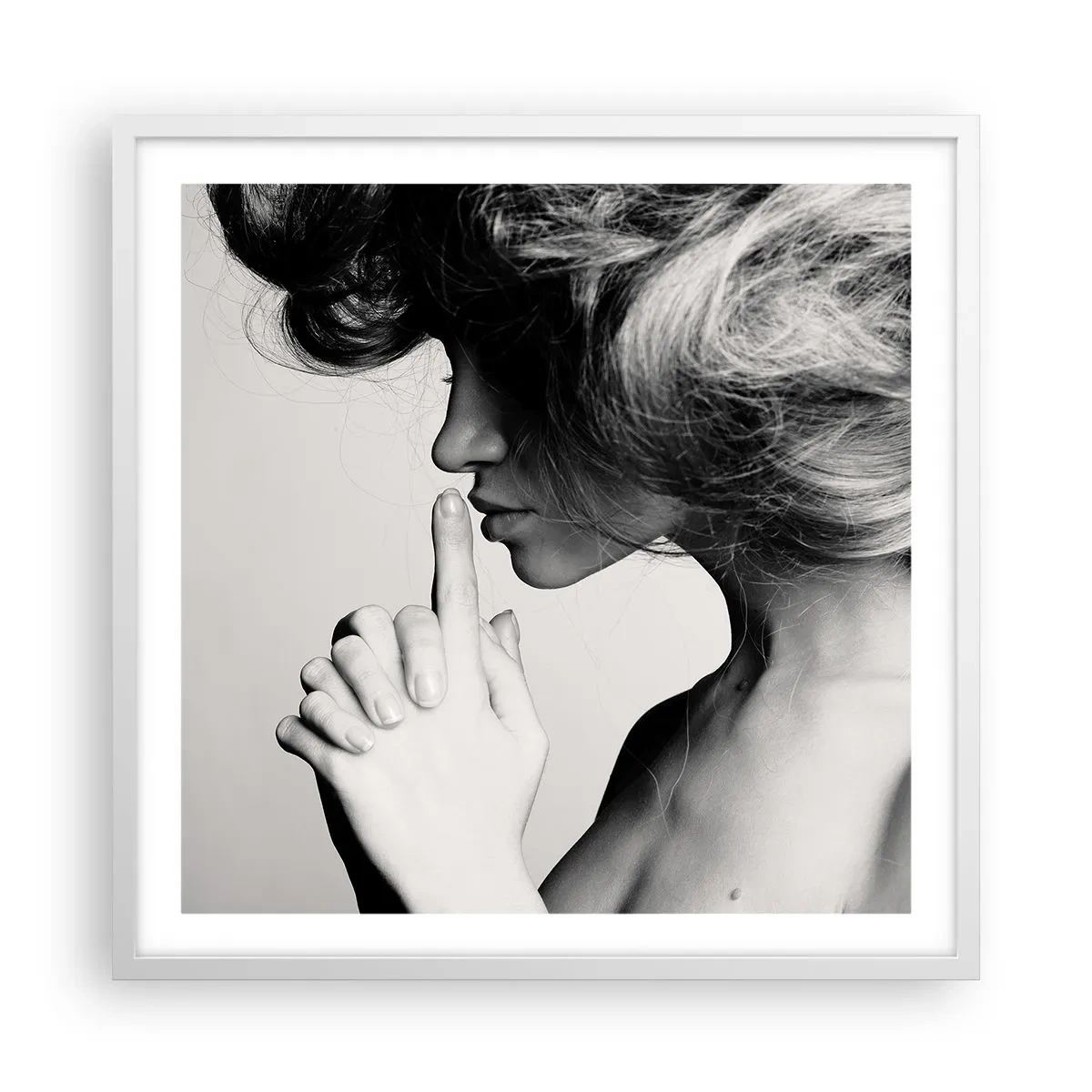Plagát v bielom ráme - Zahľadená do seba - 60x60 cm