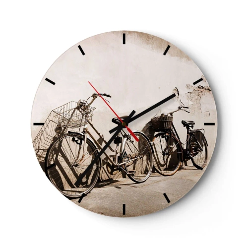Nástenné hodiny - Bicykle v retro štýle pri stene - 30x30cm - Nezabudnuteľné kúzlo minulosti - Moderná nástenná dekorácia do obývacej izby, kuchyne a spálne ARTTOR