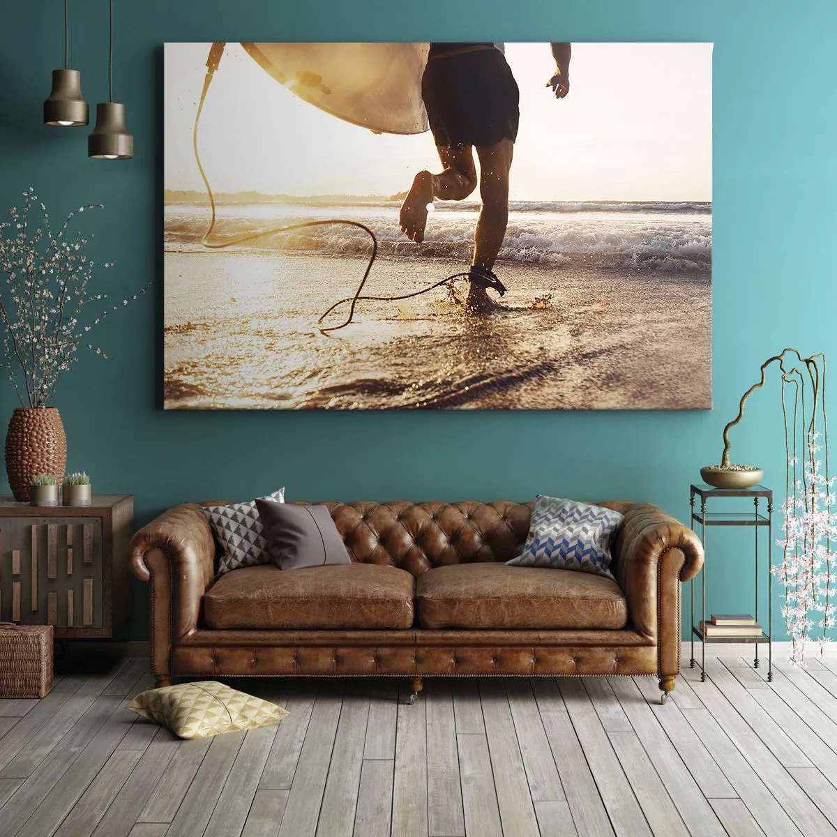 Obraz na plátne - Surfer beží po pláži so svojou doskou na slnku. - 70x50cm - V ústrety vlne - Moderná nástenná dekorácia do obývacej izby a spálne ARTTOR