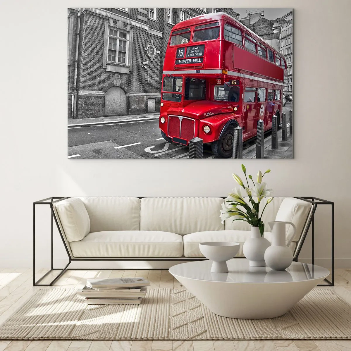 Obraz na skle - Červený londýnsky autobus na čiernobielom pozadí ulice - 70x50cm - Vždy rovnaký - Moderná nástenná dekorácia do obývacej izby a spálne ARTTOR