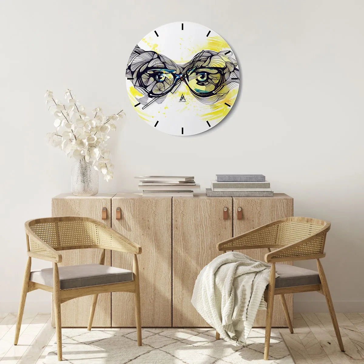 Nástenné hodiny - Modré okuliare v umeleckom štýle s geometrickými detailmi a žltým pozadím. - 30x30cm - Cez modré okuliare - Moderná nástenná dekorácia do obývacej izby, kuchyne a spálne ARTTOR