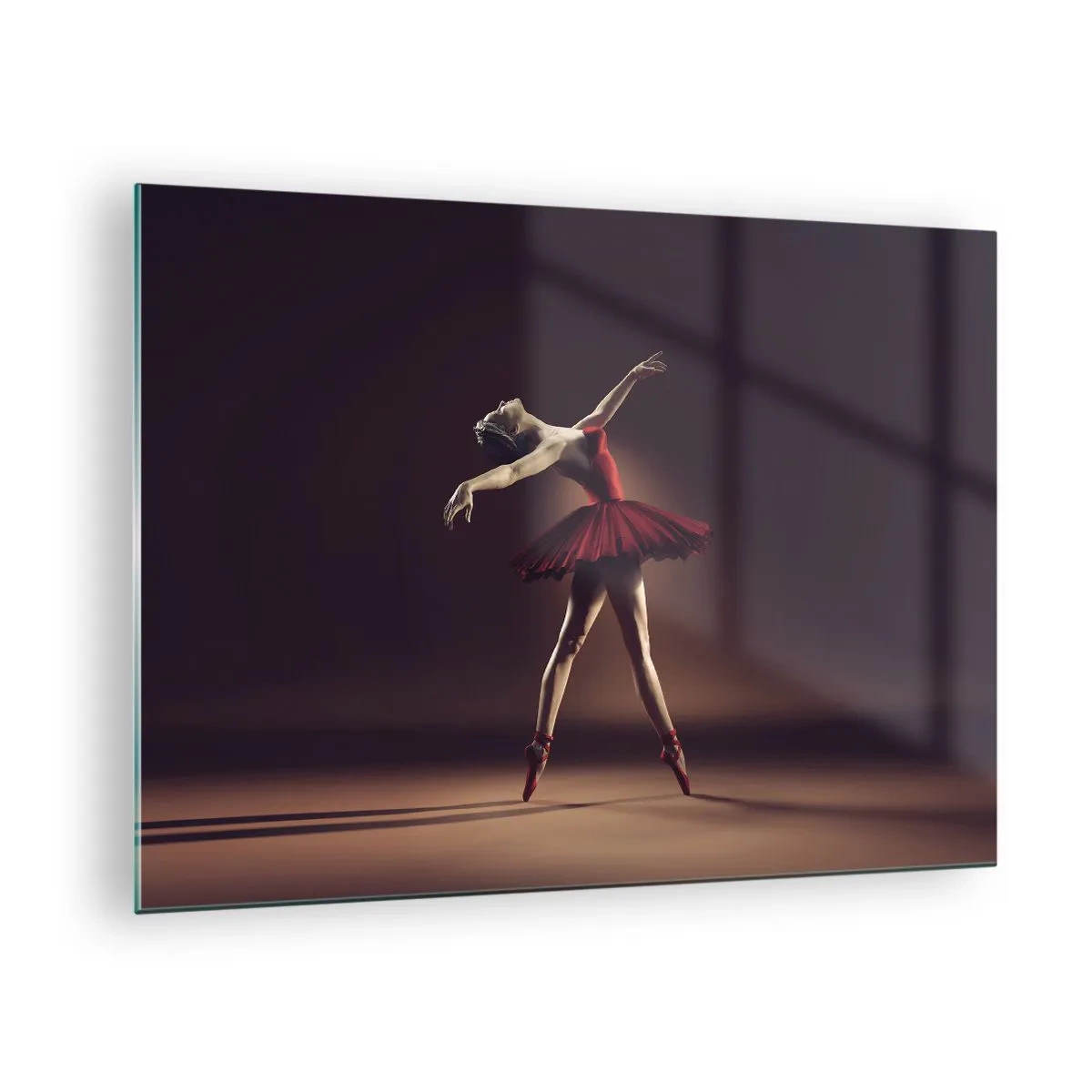 Obraz na skle - Baletka v červených šatách v dynamickej póze - 70x50cm - Prima balerína - Moderná nástenná dekorácia do obývacej izby a spálne ARTTOR