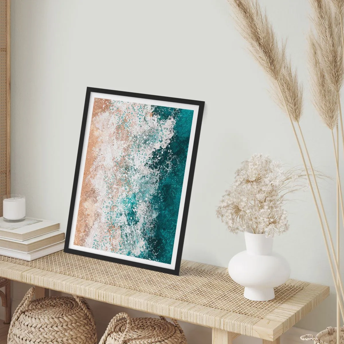 Plagát v čiernom ráme - Abstraktné morské vlny v odtieňoch tyrkysovej a béžovej - 50x70cm - Morské príbehy - Moderná nástenná dekorácia do obývacej izby a spálne ARTTOR